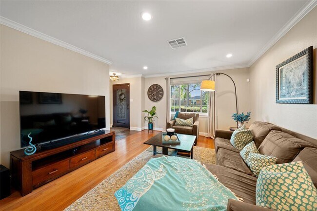 Building Photo - 2523 Droxford Dr