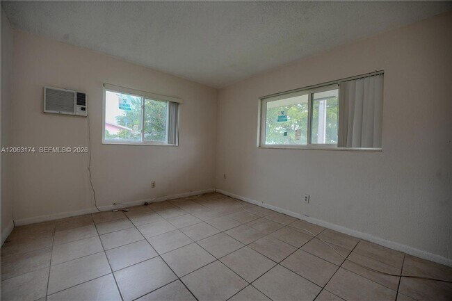 Building Photo - 715 N 58th Ave