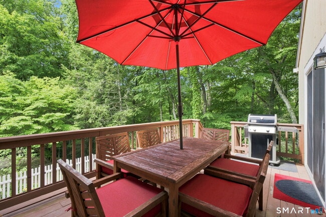 Building Photo - 40 Rockledge Dr