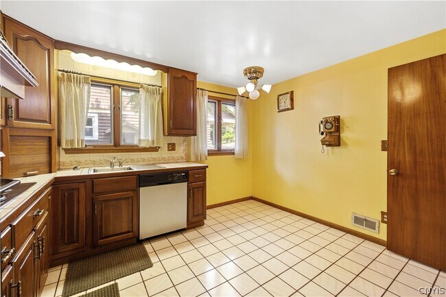 Building Photo - 444 Buckingham Ave