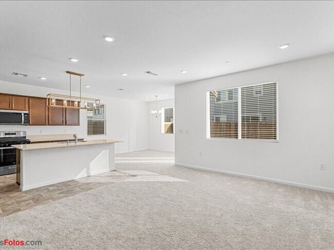 Building Photo - 364 Pismo Dr