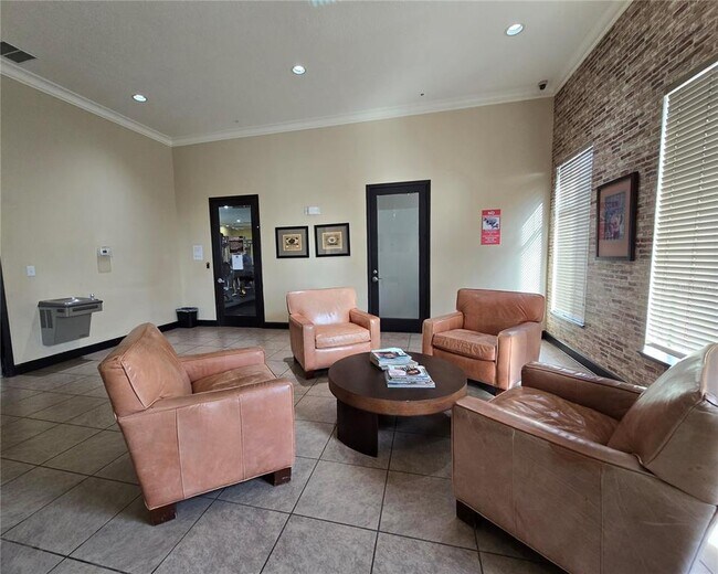 Building Photo - 1910 E Palm Ave