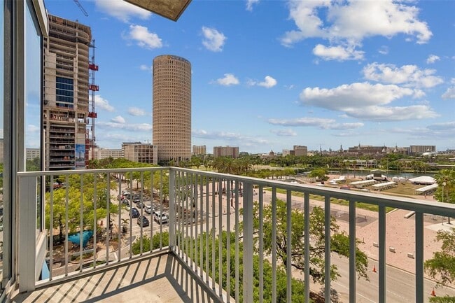 Building Photo - 777 N Ashley Dr