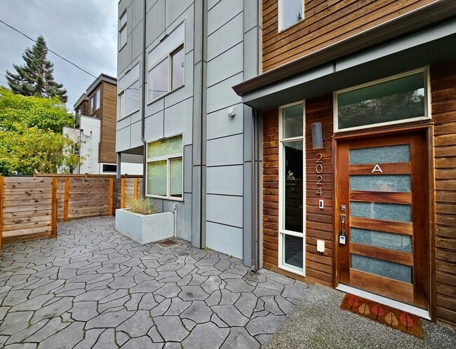 Building Photo - Great Home For Rent