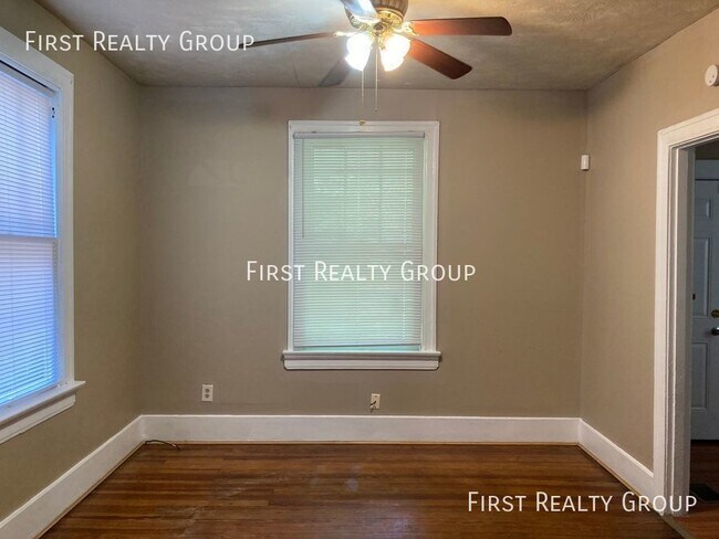 Building Photo - 217 Reisinger Ave