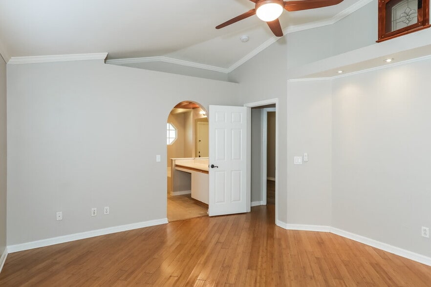 Building Photo - 25213 Hyde Park Blvd