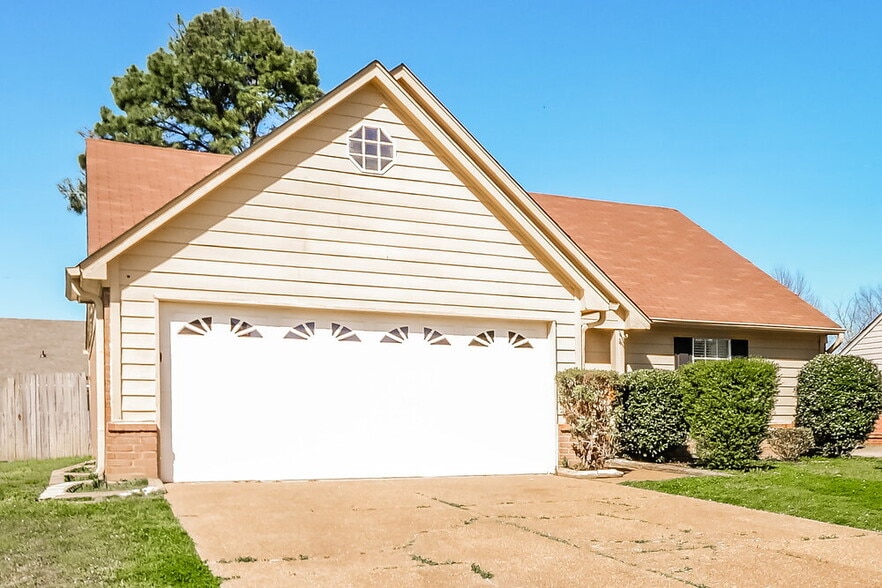 Building Photo - 7550 Roundleaf Dr