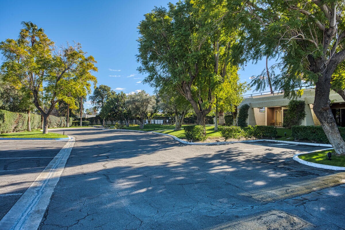 Road View - 420 N Villa Ct