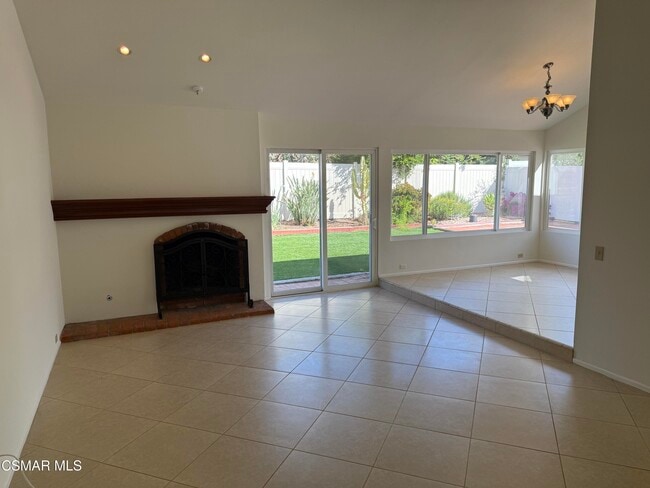 Building Photo - 2737 E Sierra Dr