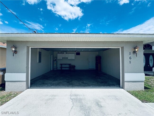 Building Photo - 161 SE 1st Pl