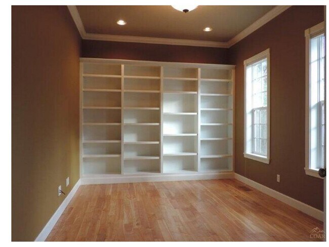 Building Photo - Awbrey Butte Home with Views!