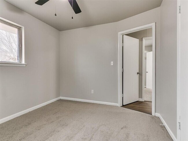 Building Photo - Super 4 Bed 1.5 Bath in the South Gate Addn in Moore, OK