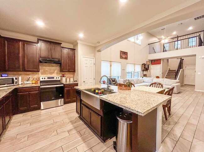Building Photo - 8723 Shiloh Rock Dr