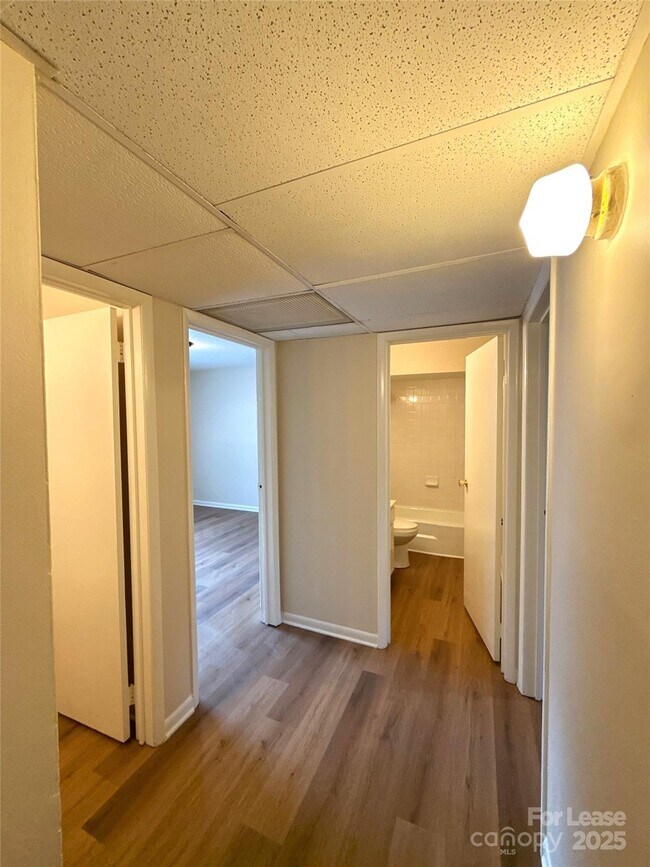 Building Photo - 2610 Park Rd