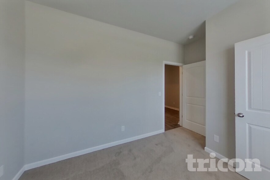 Building Photo - 2028 Tate Farm Ln