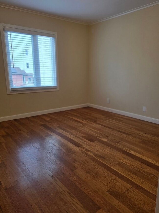 Building Photo - Remodeled Home 2 Blocks from Ocean Beach