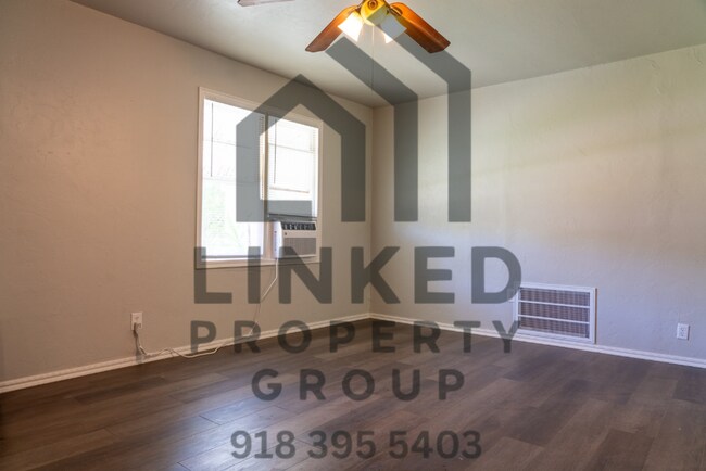 Building Photo - 1321 NE 39th St