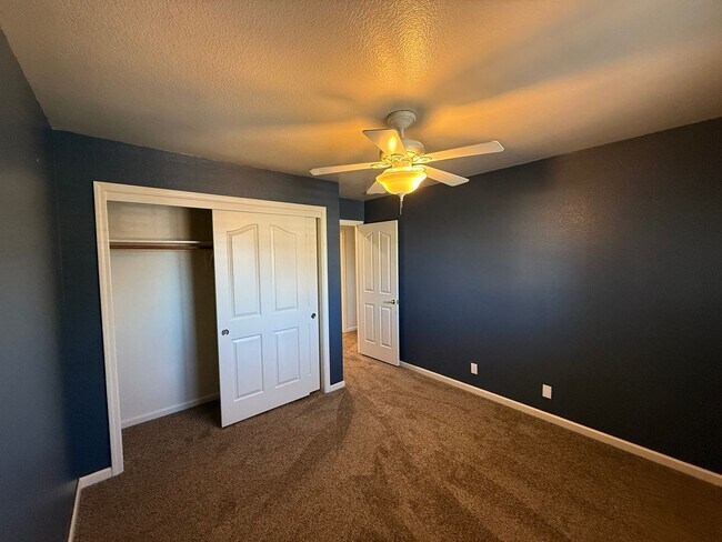 Building Photo - Nicely updated 4-bedroom in Oakdale!