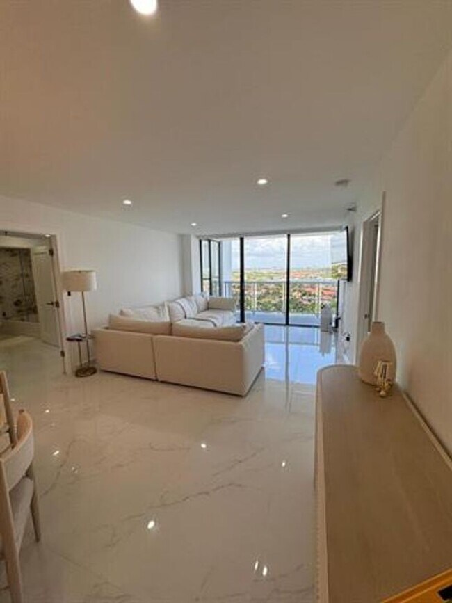 Building Photo - 20515 E Country Club Dr