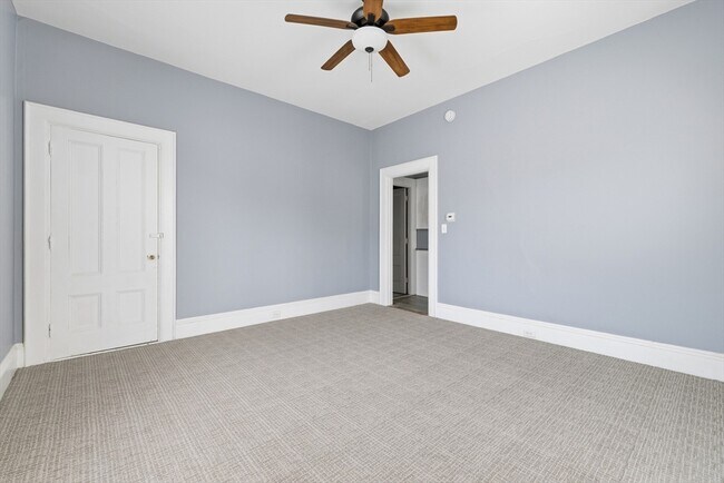 Building Photo - 275 Market St