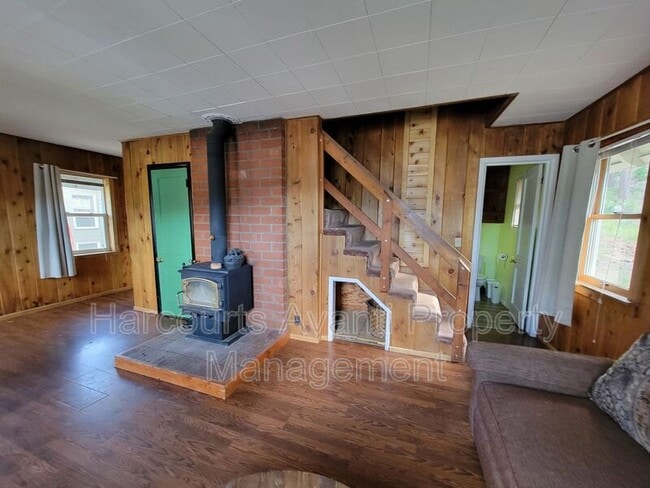 Building Photo - 1701 Old Mammoth Rd