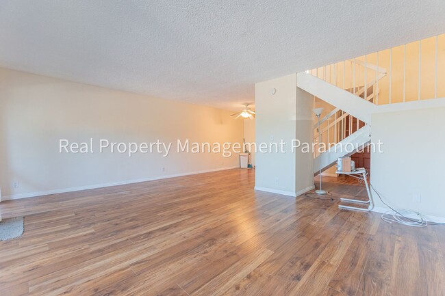 Building Photo - Spacious townhouse in LA