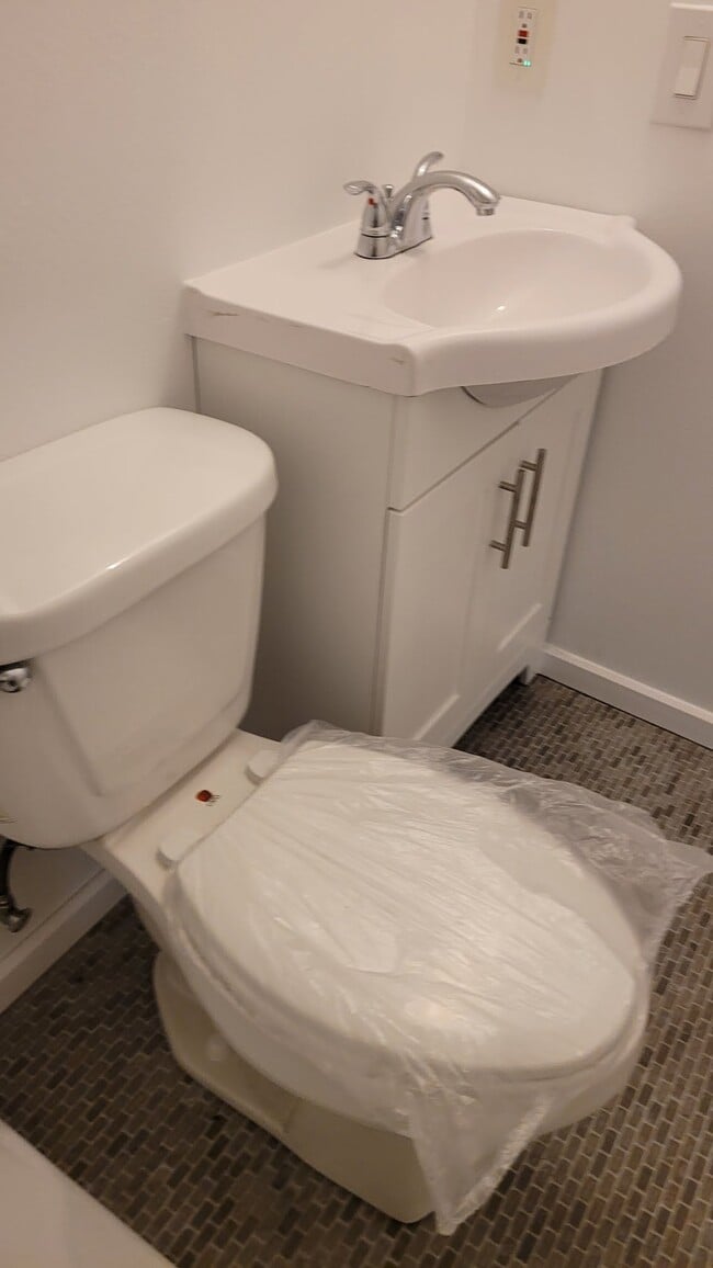 Building Photo - 3350 State St