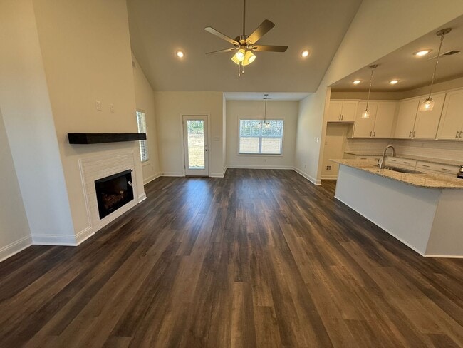 Building Photo - 7436 Newbury Dr