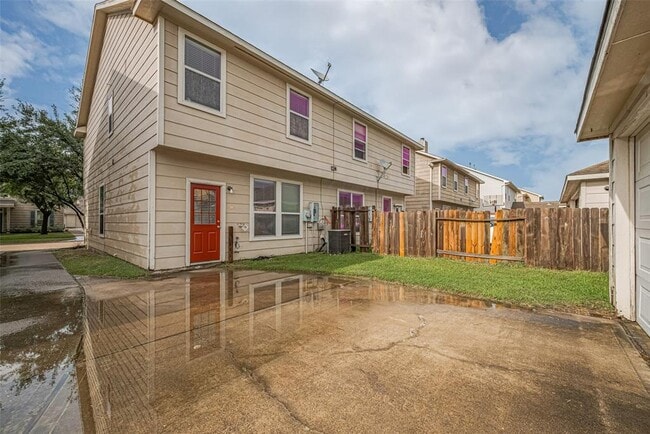 Building Photo - 16739 Libson Falls Dr