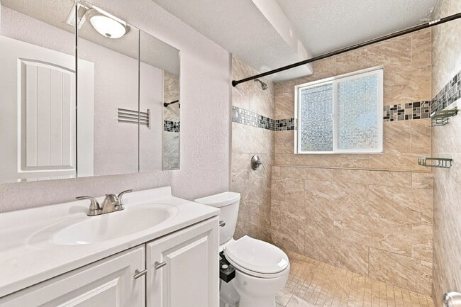 Building Photo - $2,095.95, 4 bed, 2 bath, located in Colorado Springs with a fenced-in backyard.