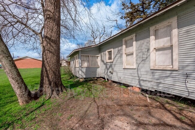 Building Photo - 254 S Railroad St