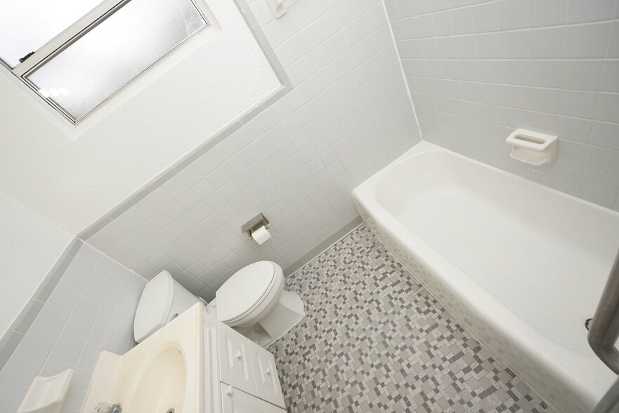Hall Bathroom - 62 Meigs Dr
