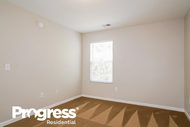 Building Photo - 706 Calavaras Ln