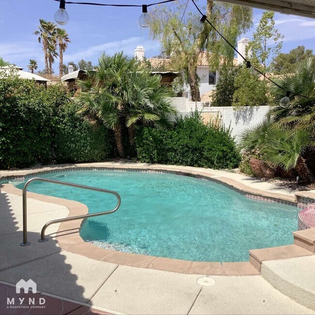 Building Photo - 9054 Claretta Dr