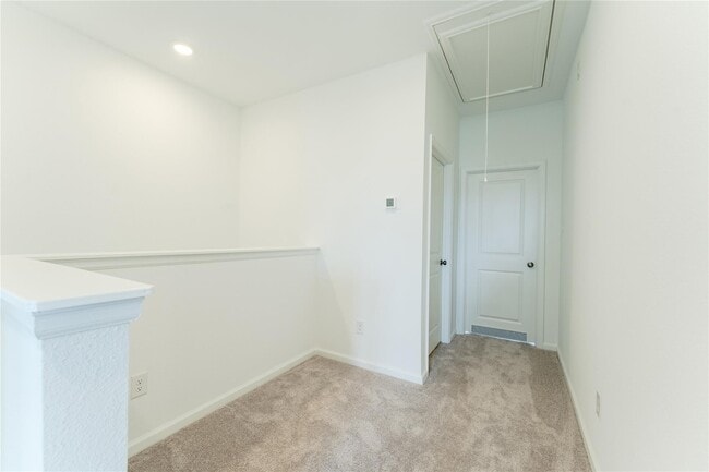Building Photo - 5511 Holly Hvn Ct