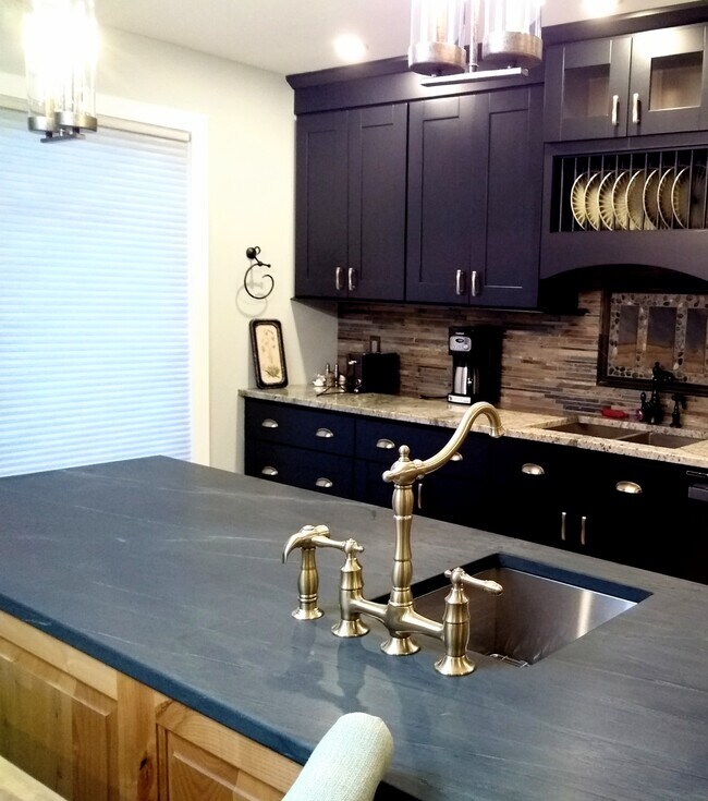 Building Photo - 21253 Lake George Blvd