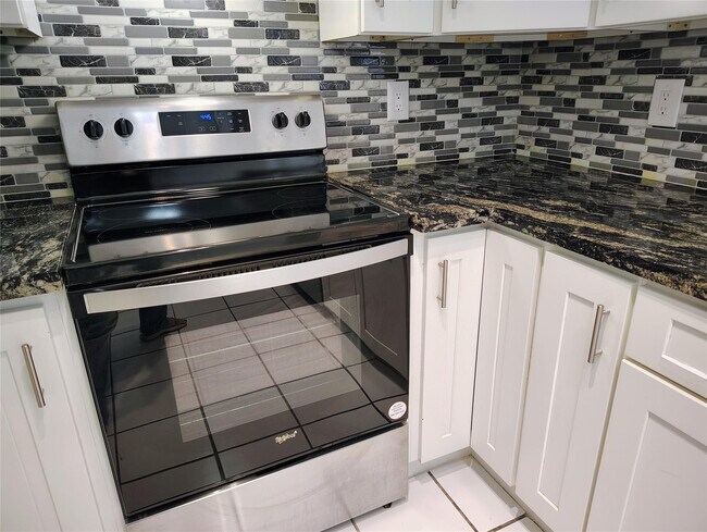 Building Photo - 5590 NW 61st St