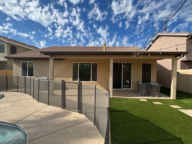 Building Photo - 4 Bedroom Home W/ Pool Available in Tatum Ridge Near Jomax Rd & N Tatum Blvd!