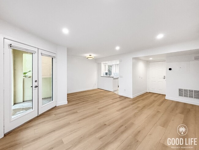 Building Photo - Charming 2BD/2BA Condo in Hillcrest W/ W/D...