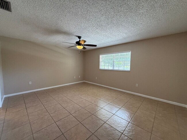Building Photo - SLEEPY HOLLOW 3/2/2 Pool Home