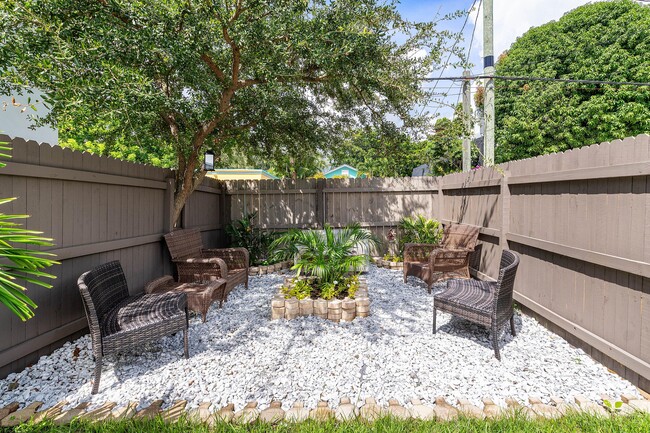 Building Photo - 409 S M St