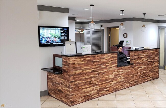 Building Photo - 1101 Juniper St NE