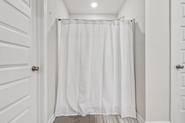 Building Photo - 526 Mary Lou Way