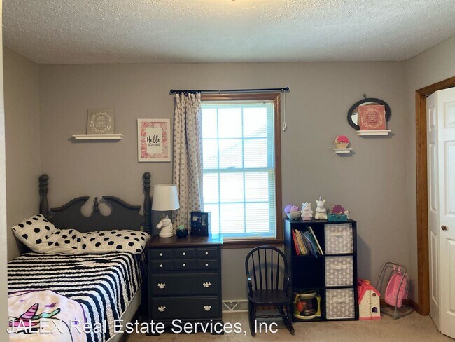 Building Photo - 3 br, 2.5 bath House - 17 Feather Drive