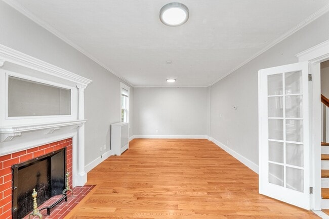 Building Photo - 204 Maple St