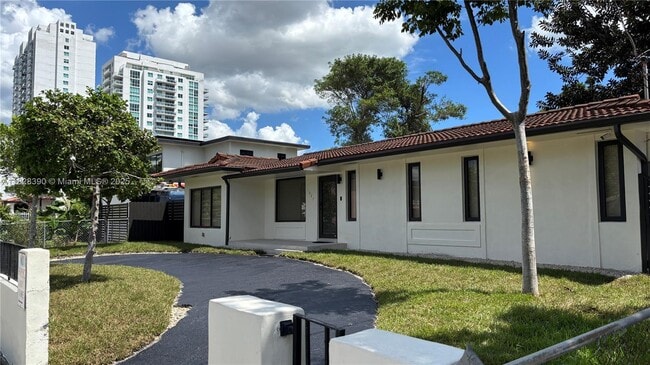 Building Photo - 1023 NW 19th Ave
