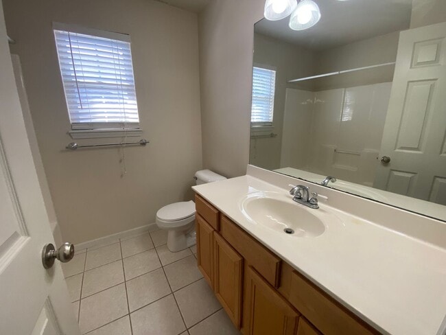 Building Photo - 3BR/2BA $1,800/MO - AVAILABLE 11/1/25