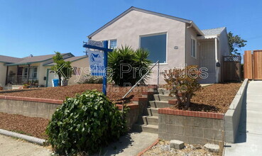 Building Photo - 218 Steffan St