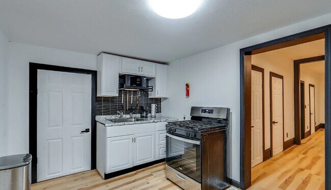 Building Photo - Newly Remodeled Four Bedroom