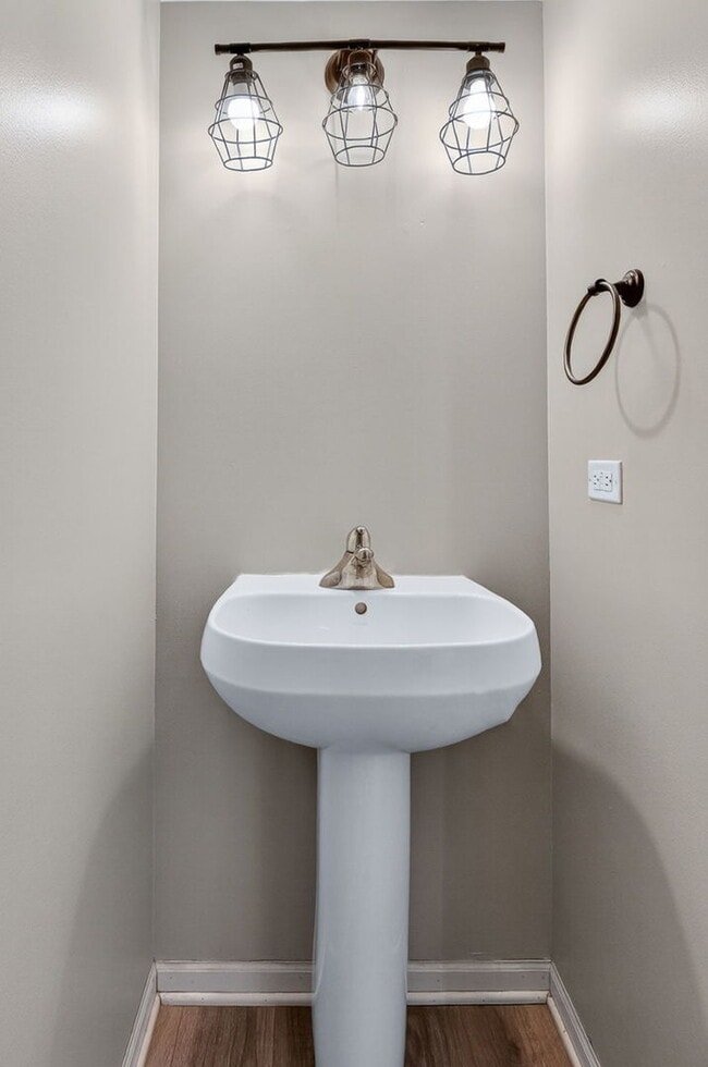 Building Photo - 644 Lincoln Station Dr